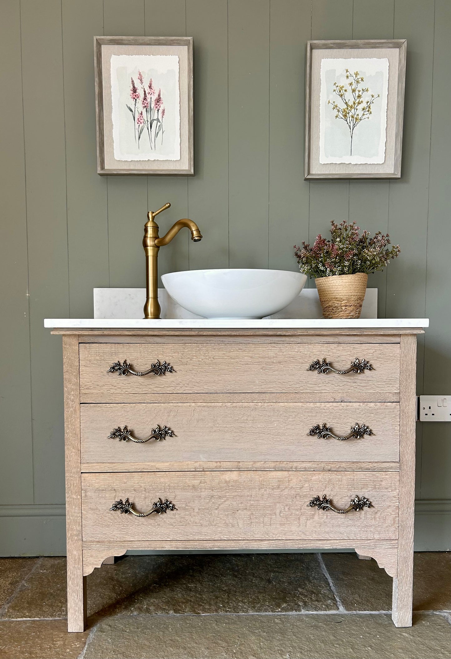Medium Vanity Sink with Quartz top and Upstand. (91cm wide)