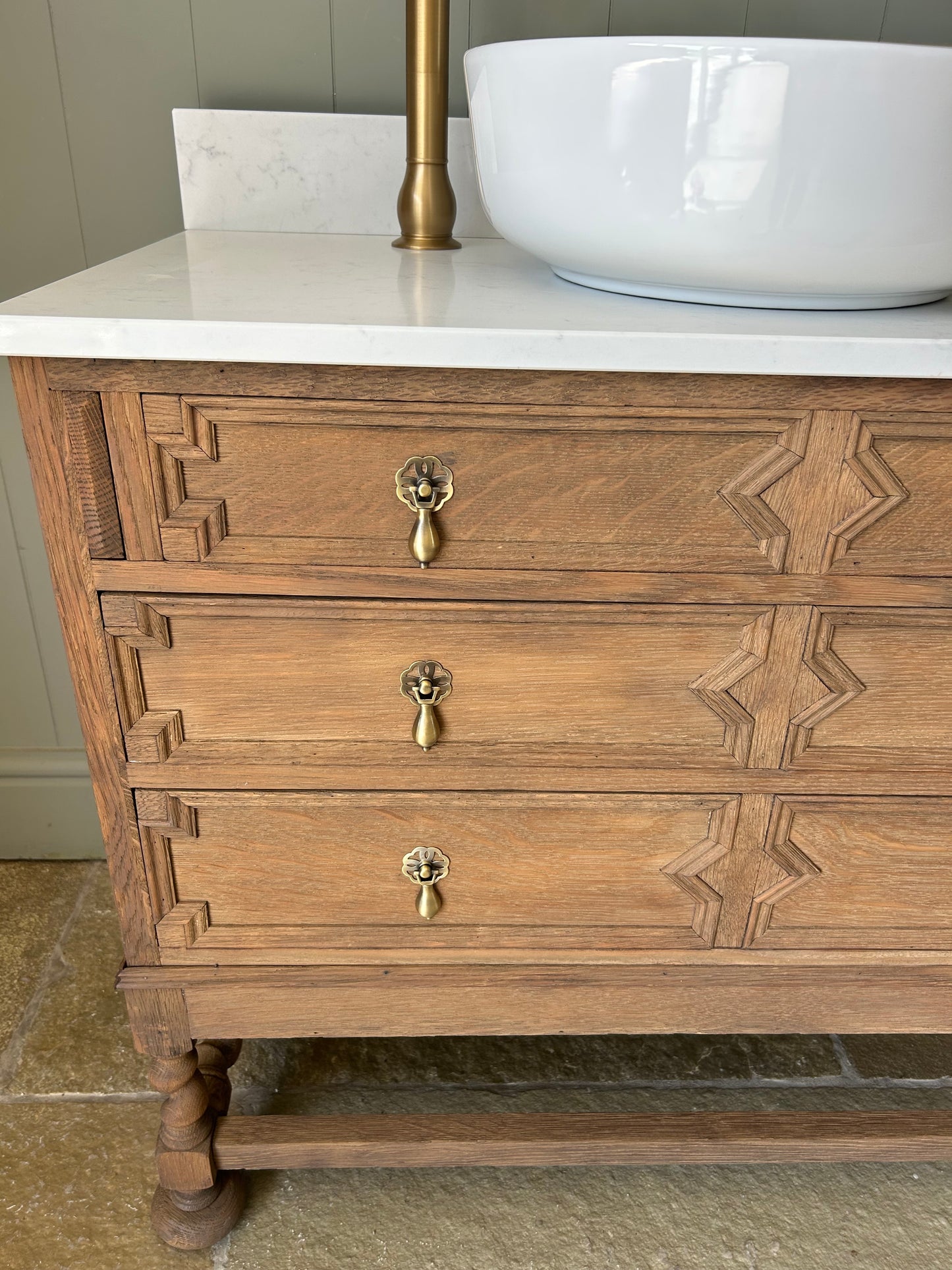 Vintage Single Oak vanity Unit, Carrara Quartz top, Upstand and counter top basin (93cm wide)