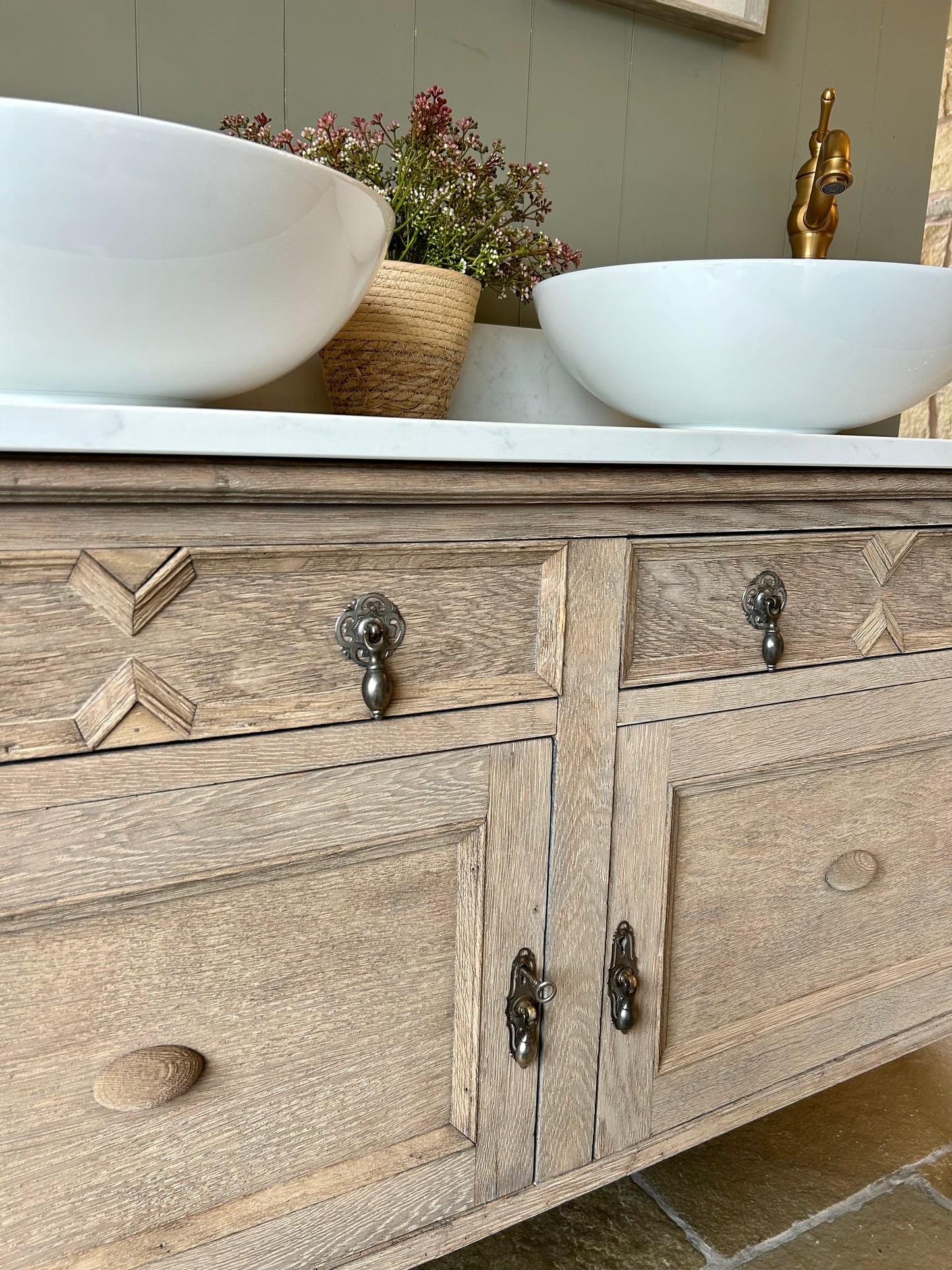 Rustic Weathered Oak Double Vanity Sink, quartz top, Upstand and two basins. (123cm wide)