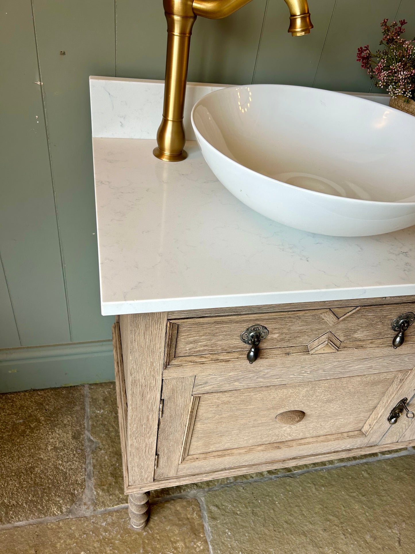 Rustic Weathered Oak Double Vanity Sink, quartz top, Upstand and two basins. (123cm wide)
