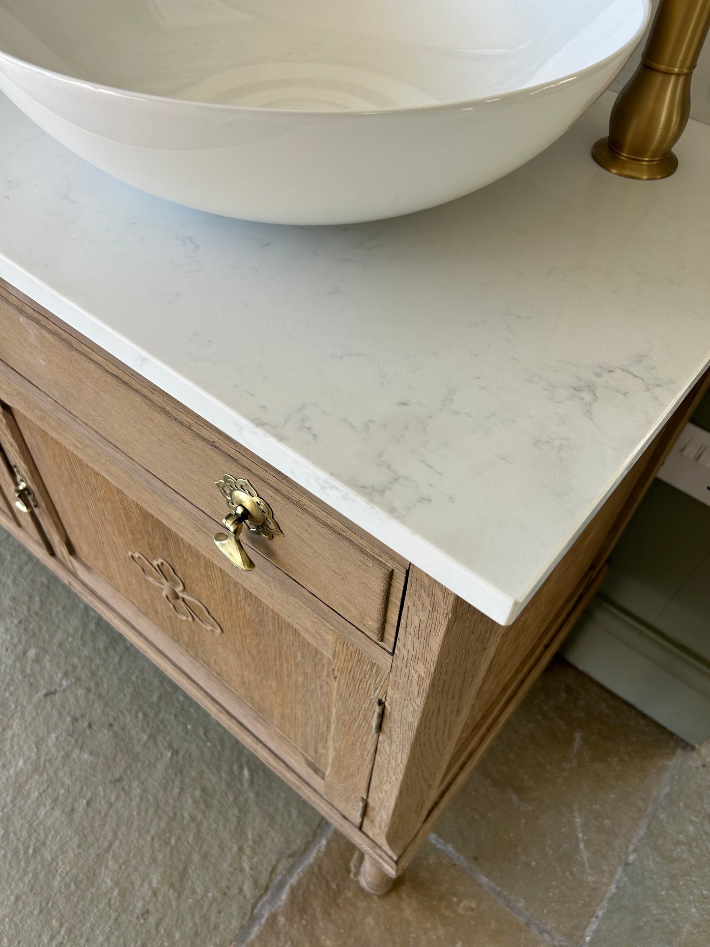 Vintage Double Vanity Sink, Quartz top, Upstand and basins 123cm wide