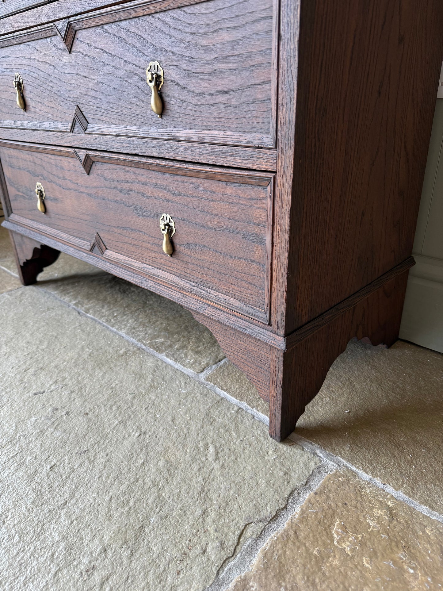 Vintage Single Vanity Sink, Quartz top, Upstand and basin. (89cm wide)