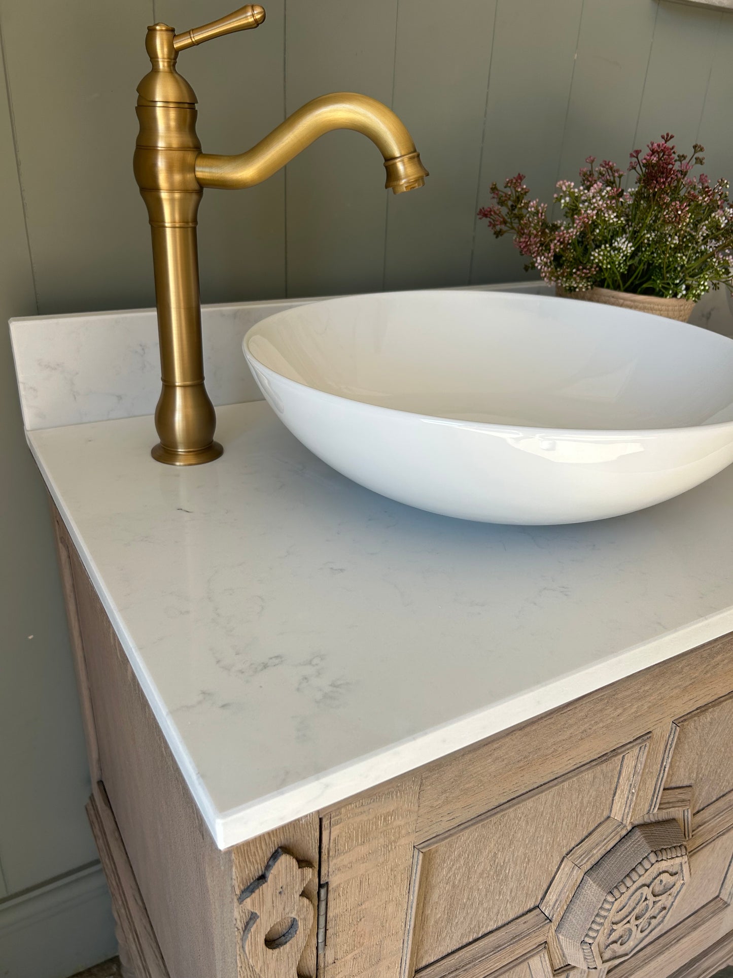 Ornate Vintage Double Vanity Sink, quartz top, Upstand and basins. 121cm wide