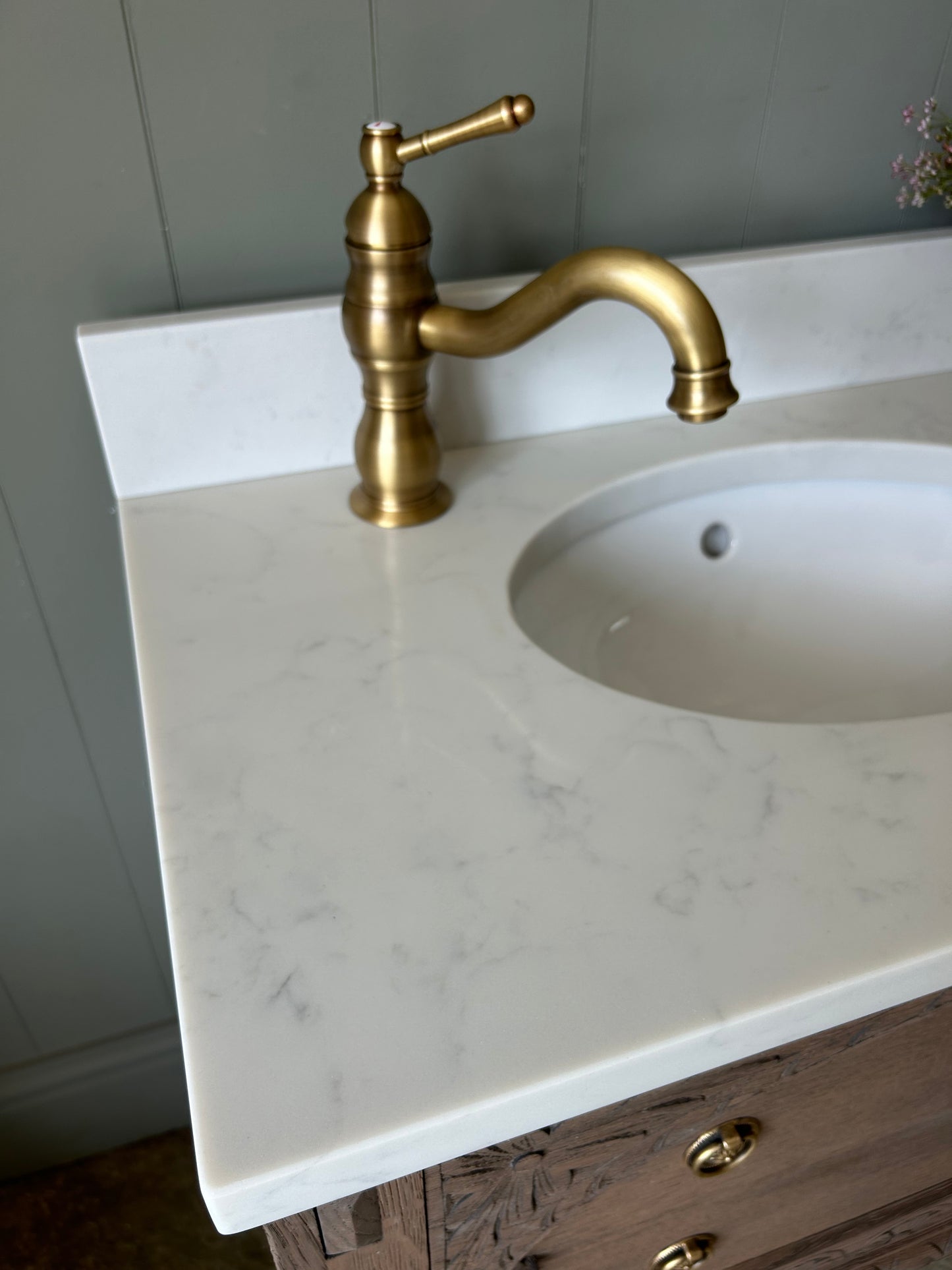 Vintage Single Quartz Undermount Vanity Sink in a Mid Oak. (76cm Wide)