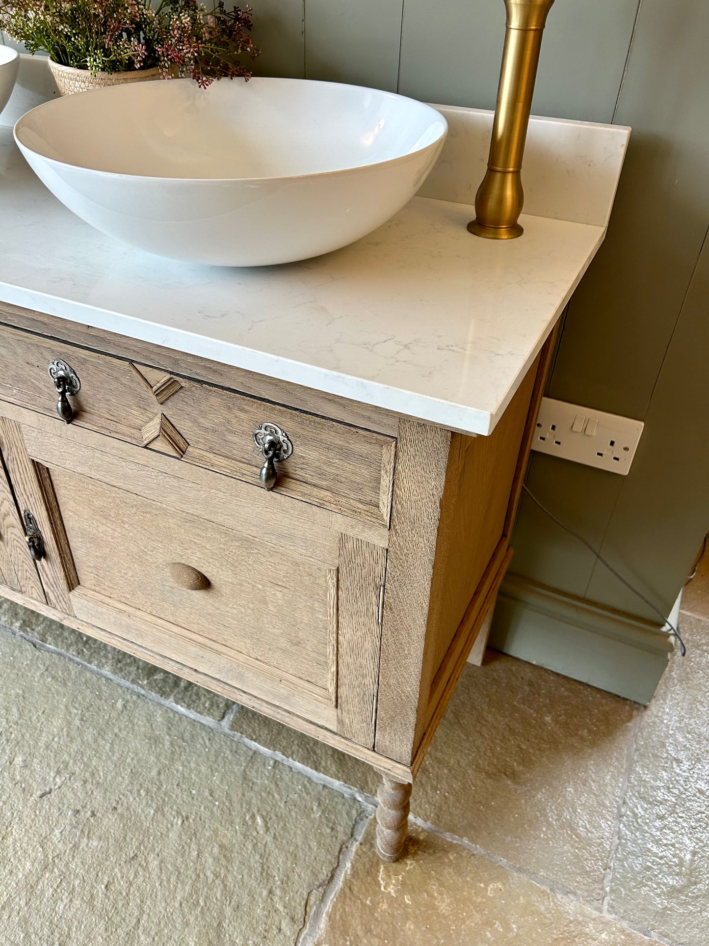 Rustic Weathered Oak Double Vanity Sink, quartz top, Upstand and two basins. (123cm wide)