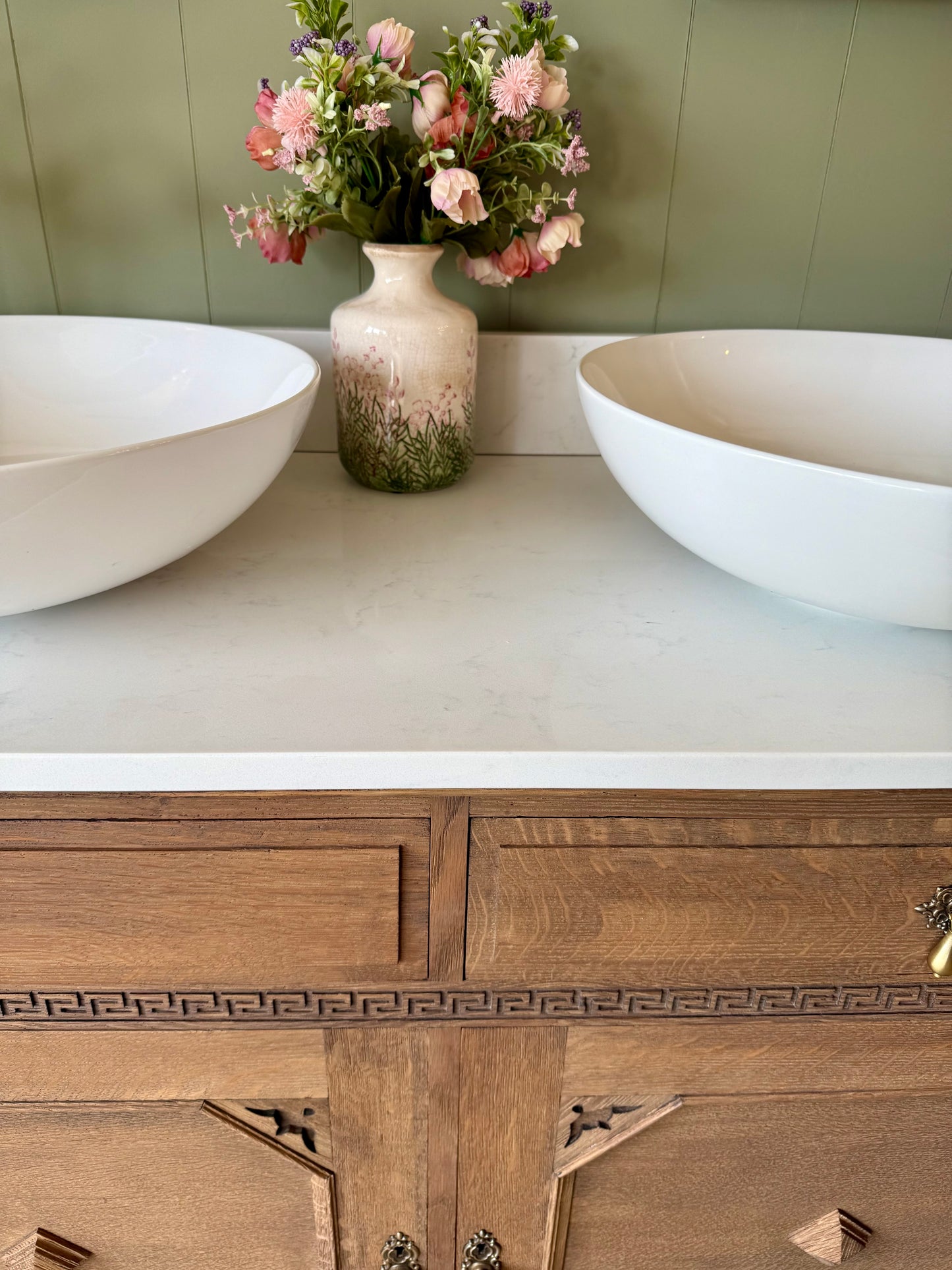 Vintage Oak Double Vanity Sink, Quartz top, Upstand and basins. (124cm wide)