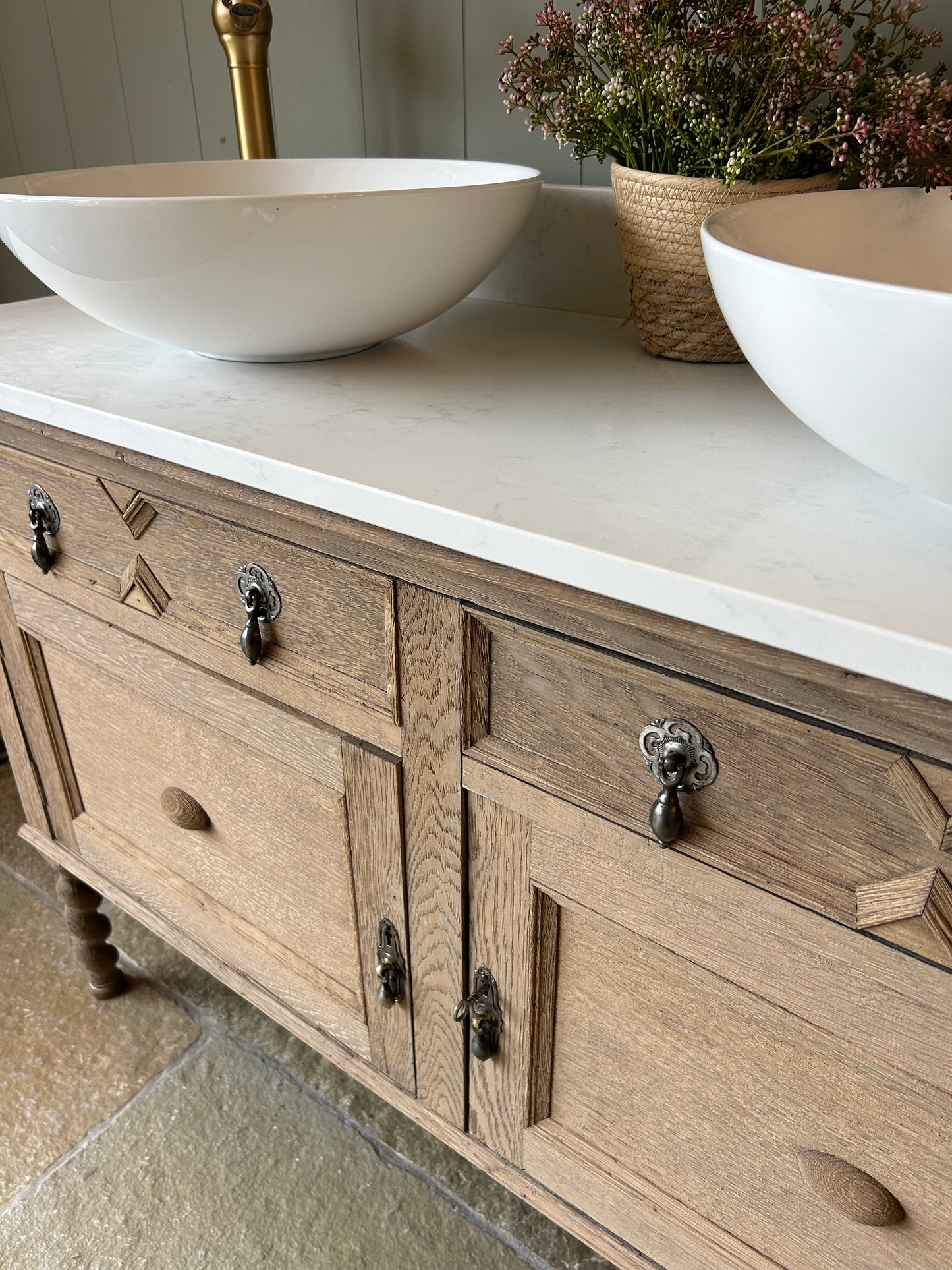 Rustic Weathered Oak Double Vanity Sink, quartz top, Upstand and two basins. (123cm wide)
