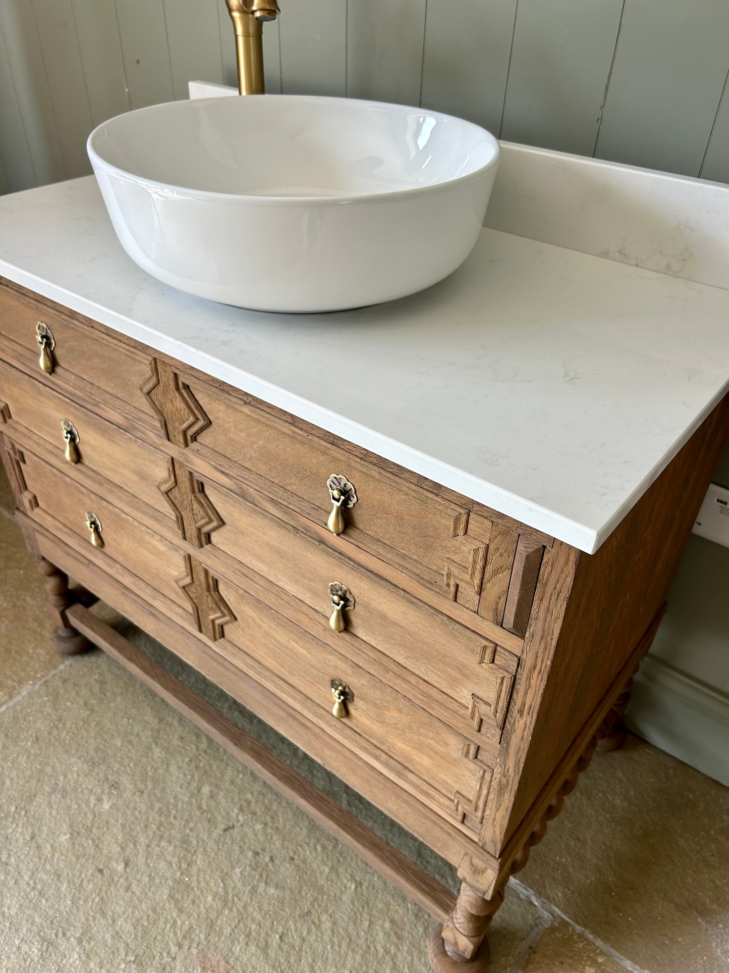 Vintage Single Oak vanity Unit, Carrara Quartz top, Upstand and counter top basin (93cm wide)