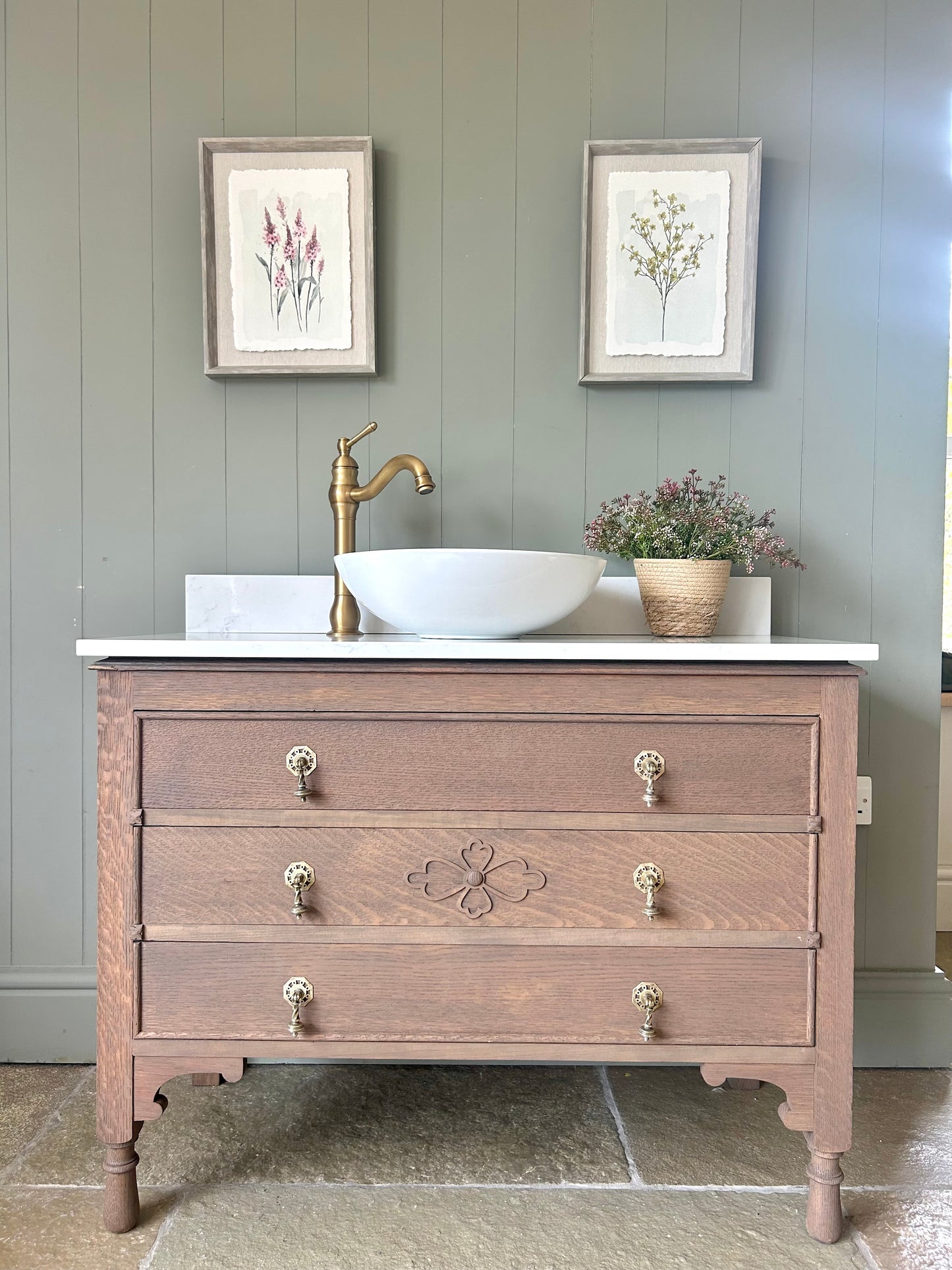 Single Vintage Vanity Sink. Solid Warm Oak, Quartz Top, Upstand and Basin 101cm wide
