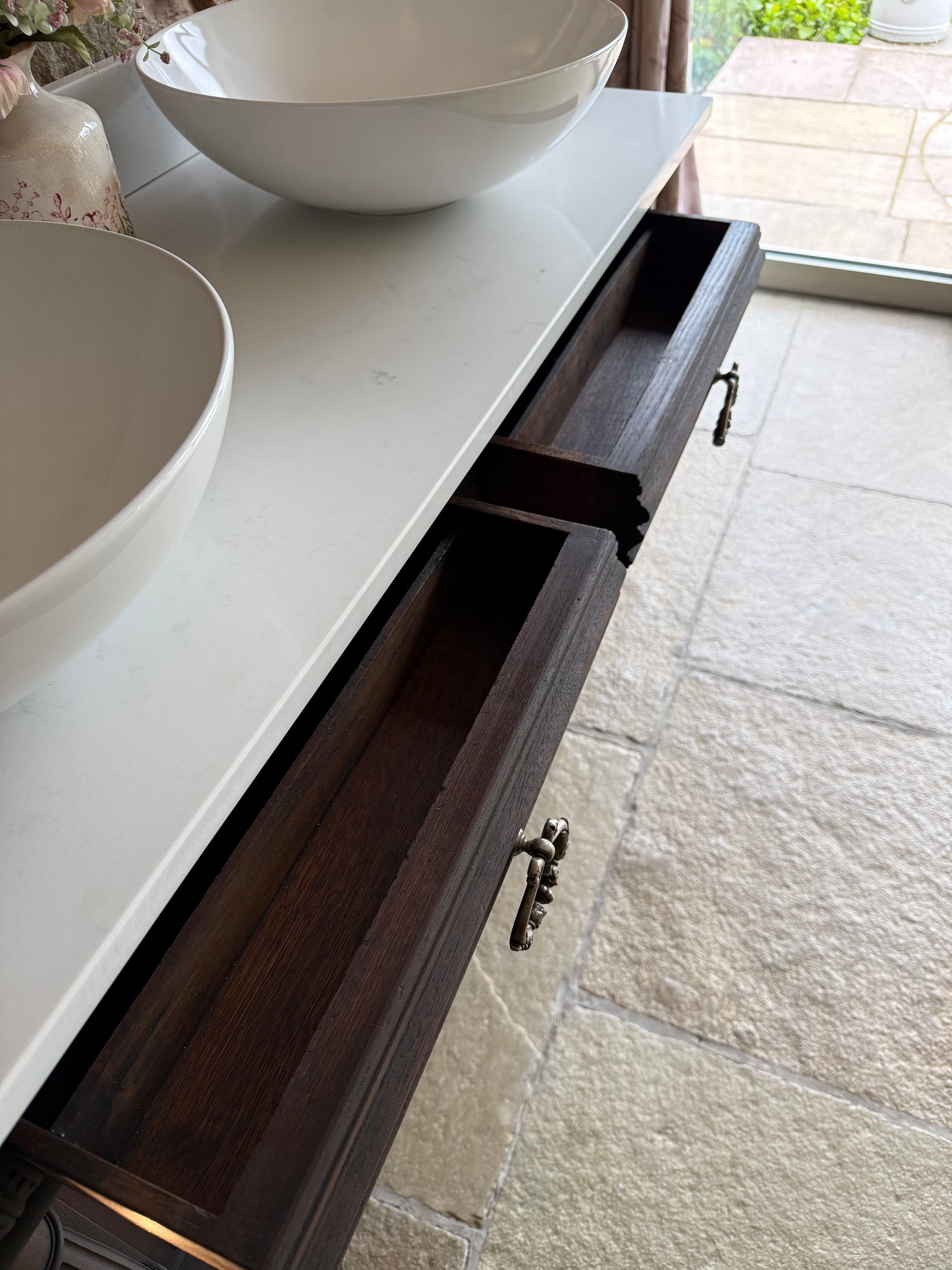 Antique Classic Dark Double Vanity Sink Unit, Quartz Top, Upstand and Two Basins (124cm wide)