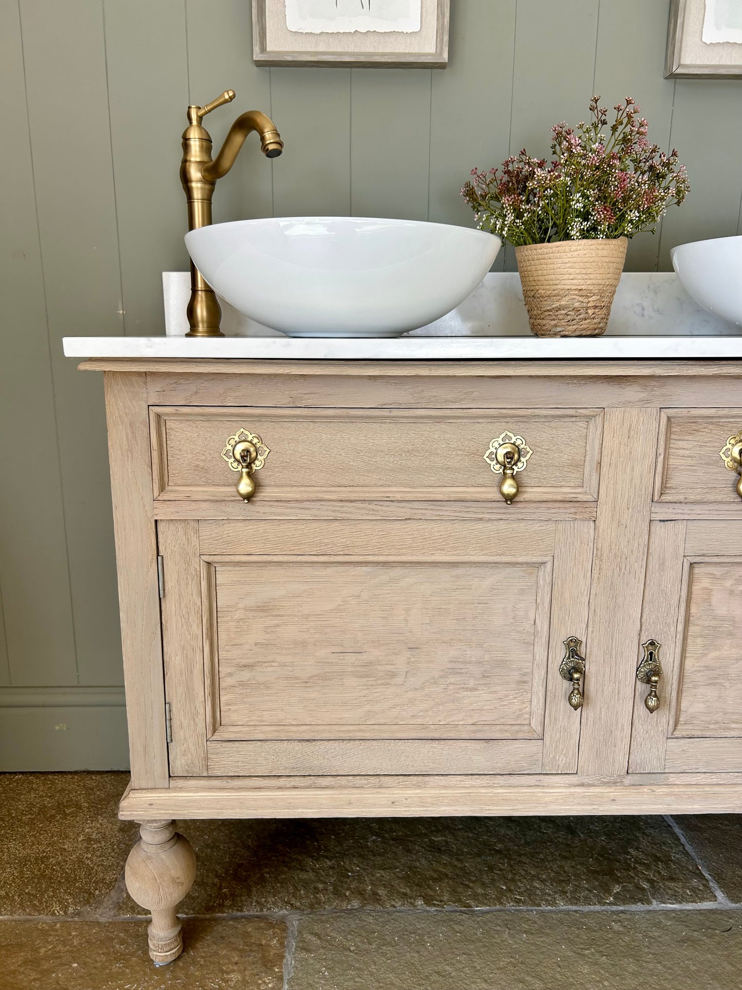 Double Vanity Sink with Quartz top finished in Weathered Oak 124 cm wide.