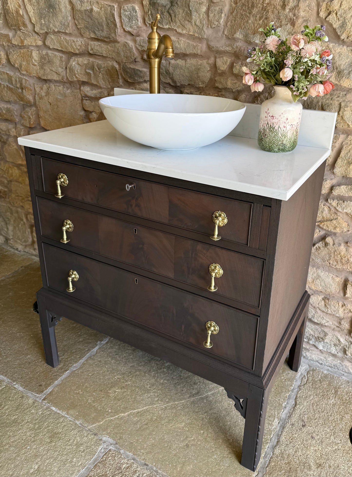 Vintage Single Vanity Sink Unit, Quartz Top, Upstand and Basin (78.5cm wide)