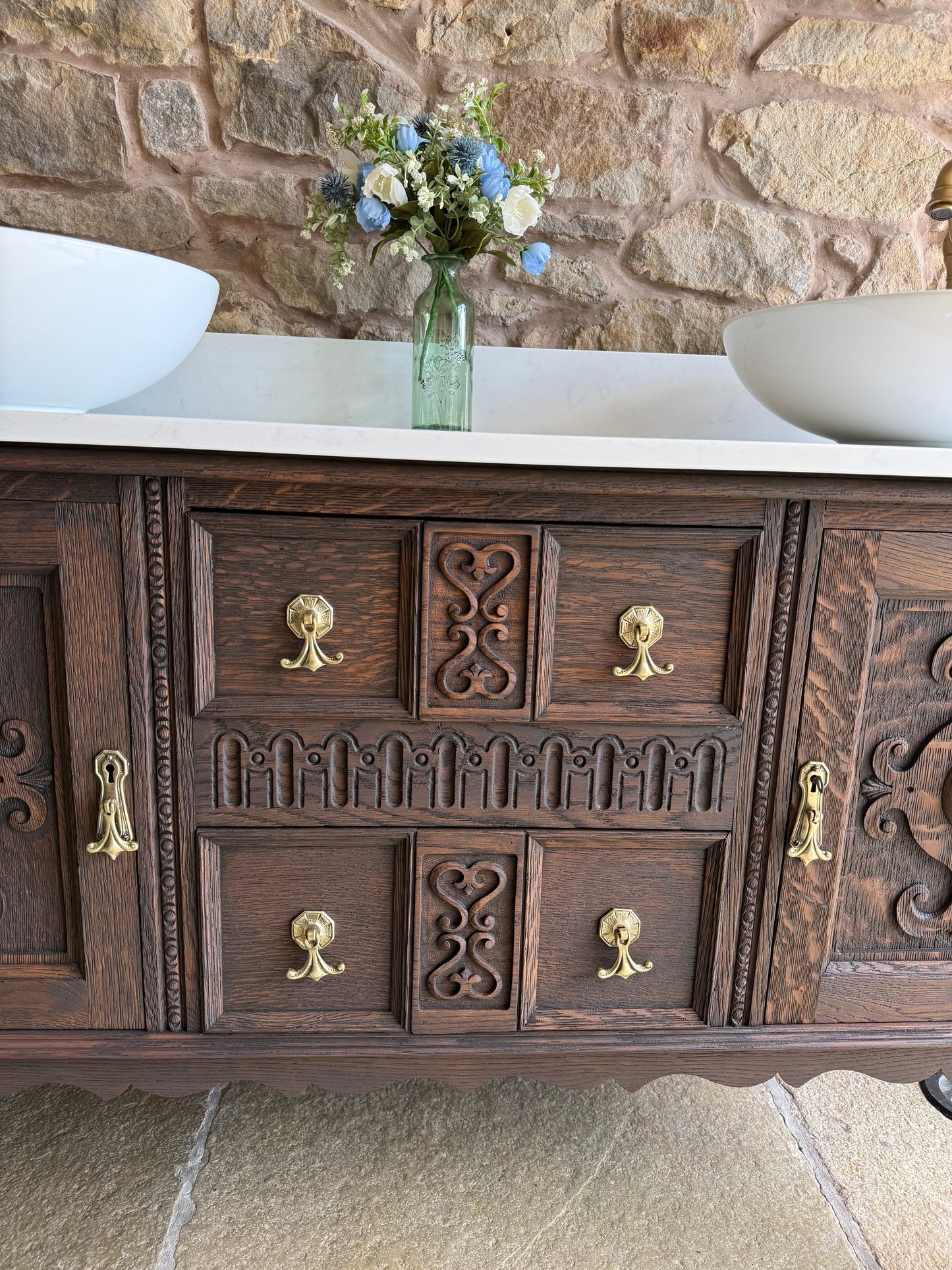 Beautiful Vintage Double Vanity Sink Unit, Quartz Top, Upstand and two basins. (139cm wide)