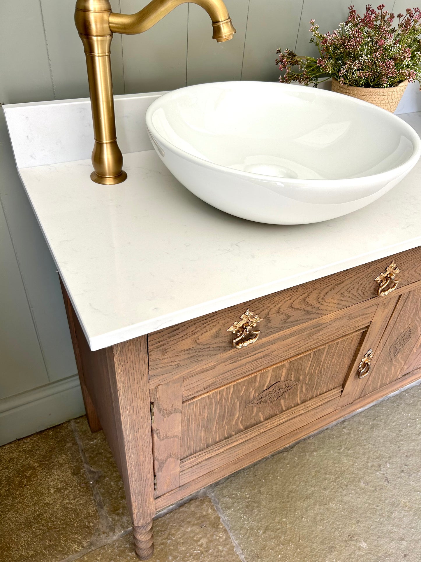Mid Oak Vintage Double Vanity Sink, Carrara quartz top, two basins and upstand. (139cm wide)