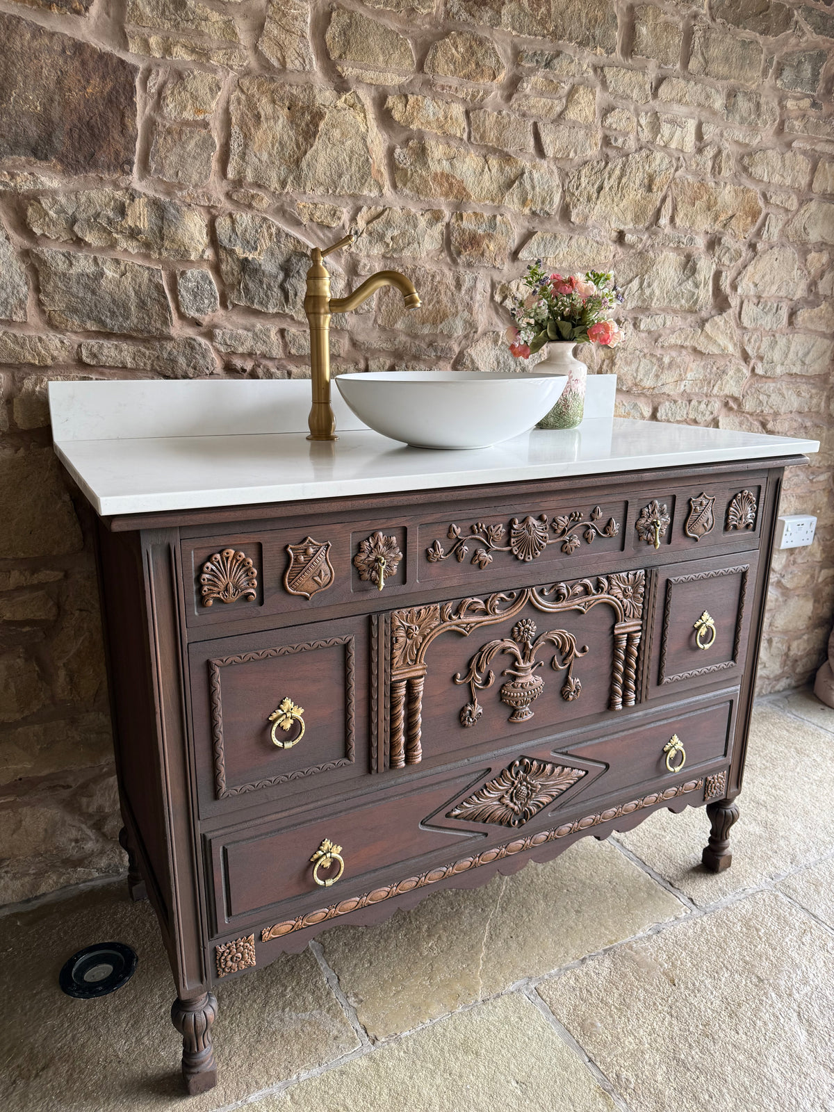 Vintage Vanity Sink Unit, Quartz Top, Upstand and basin. (124cm wide)
