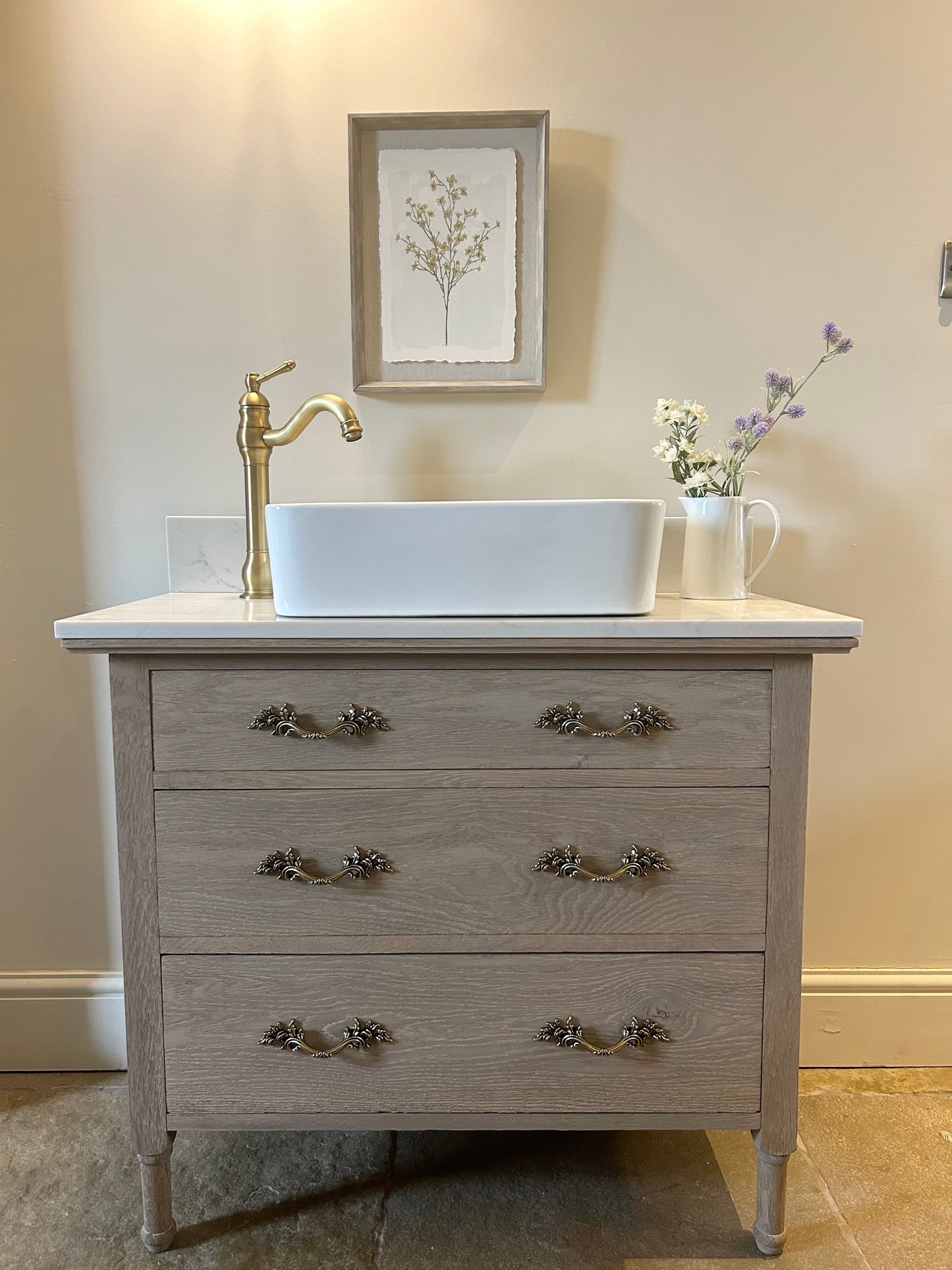 Single Vanity Sink Unit with Quartz top.