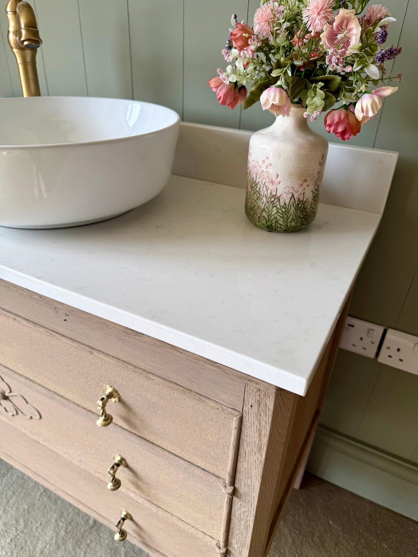 Light Oak Single Vanity Sink,  Quartz top, Upstand and basin (100.5cm wide)