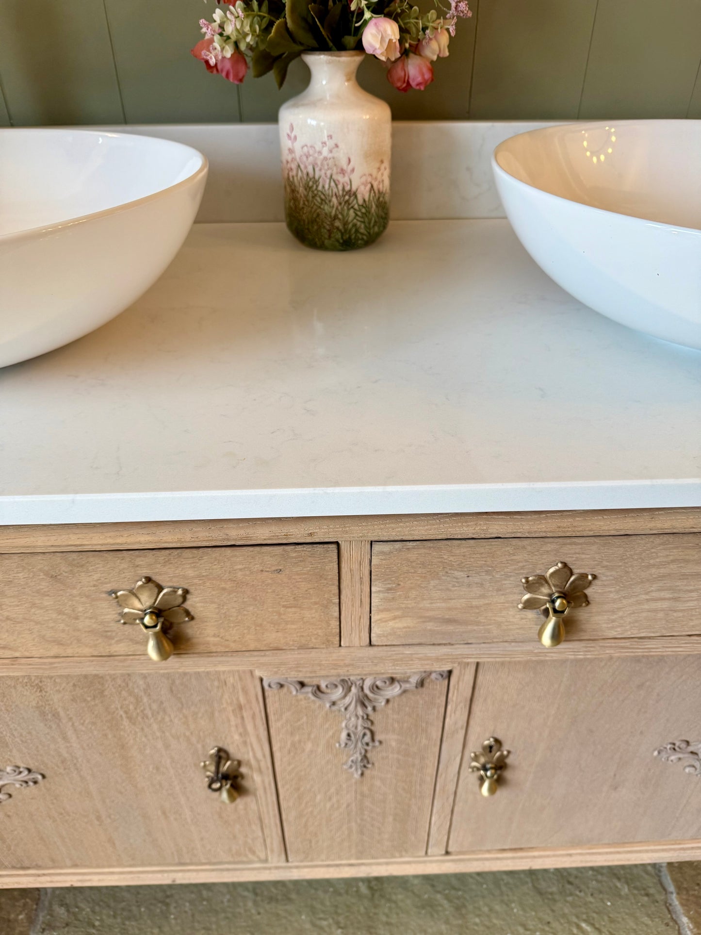 Solid Oak Vintage Double Vanity Sink Unit, Carrara Quartz Top, Upstand and basins (139cm)
