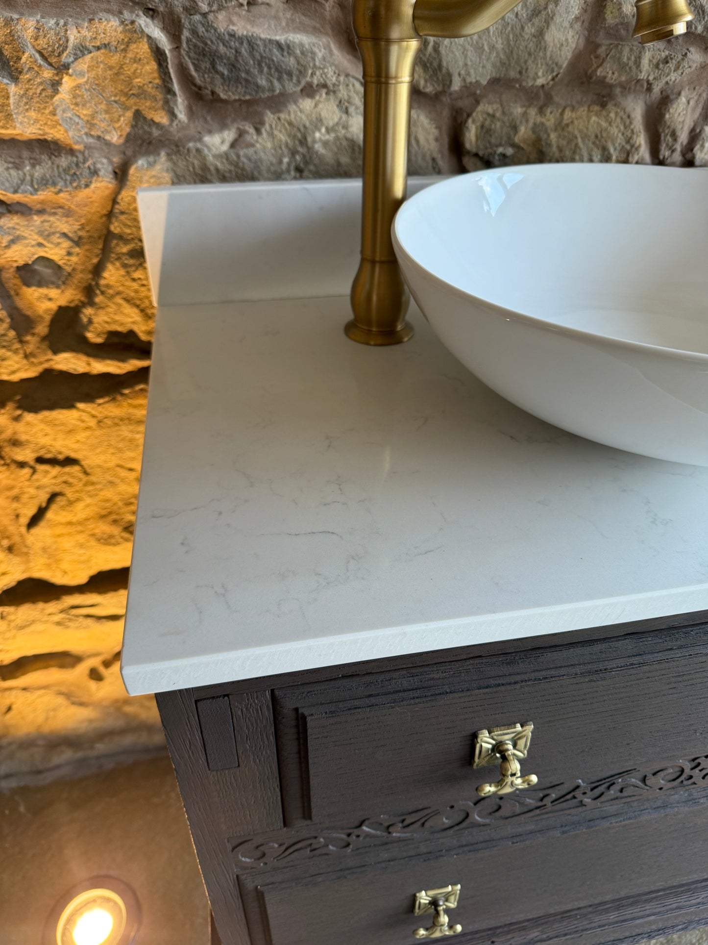 Small Vintage vanity Sink, Quartz top, Upstand and basin. (75.5cm wide)