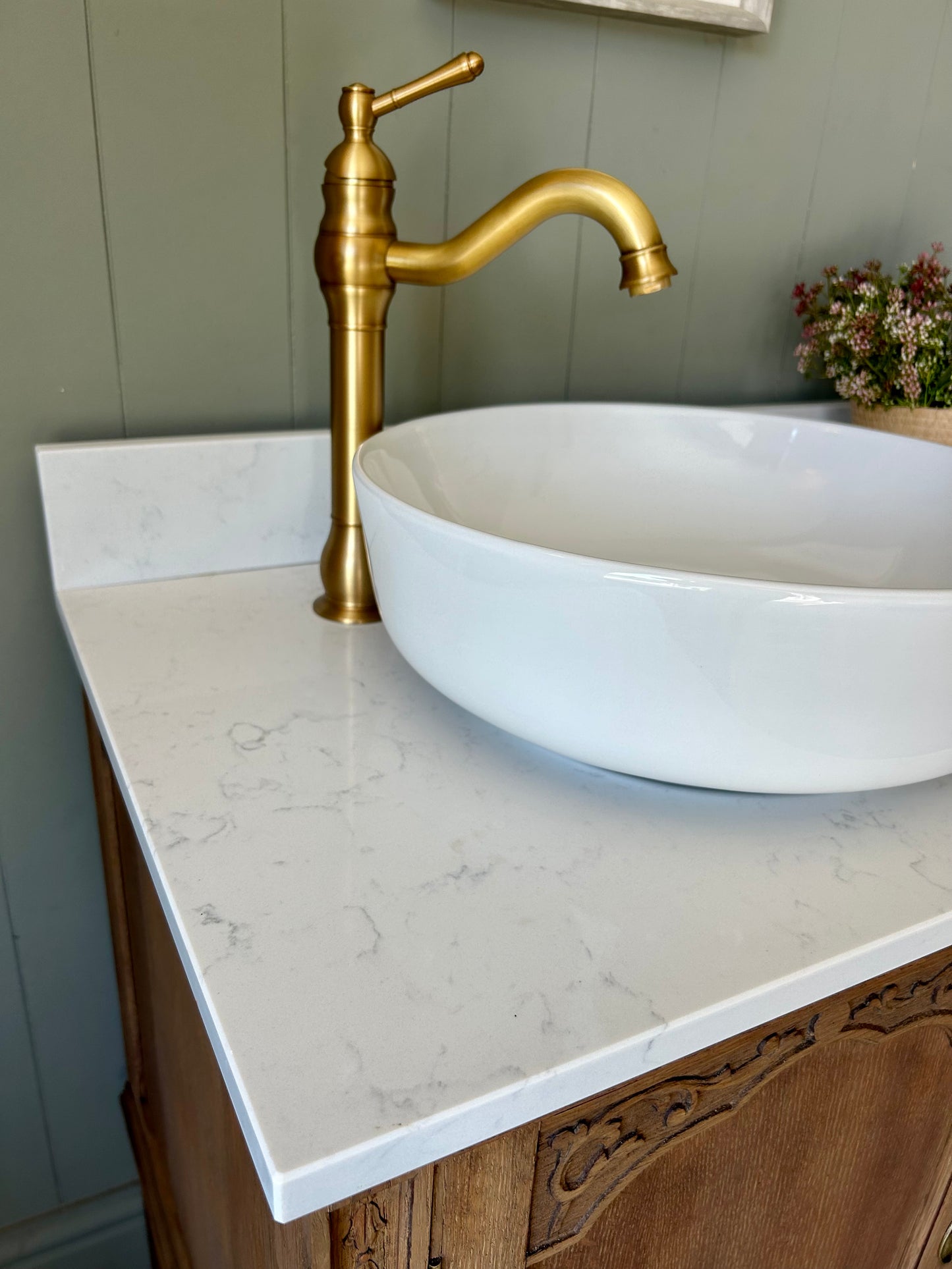 Beautiful large Double Vanity sink, Carrara Quartz top, countertop basins and upstands. ( 155cm wide)