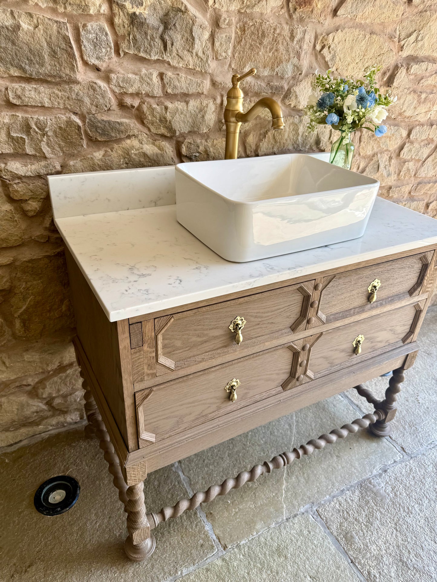 Vintage Oak Vanity Sink Unit, Quartz Top, Upstand and Basin (94cm wide)