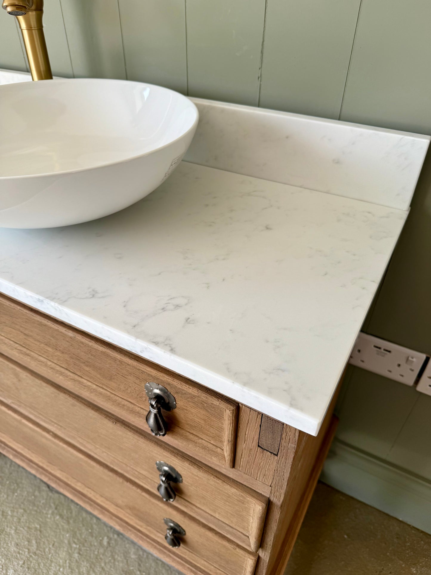Vintage Oak Vanity Sink, Carrara Quartz top, upstand and Basin (90cm wide)