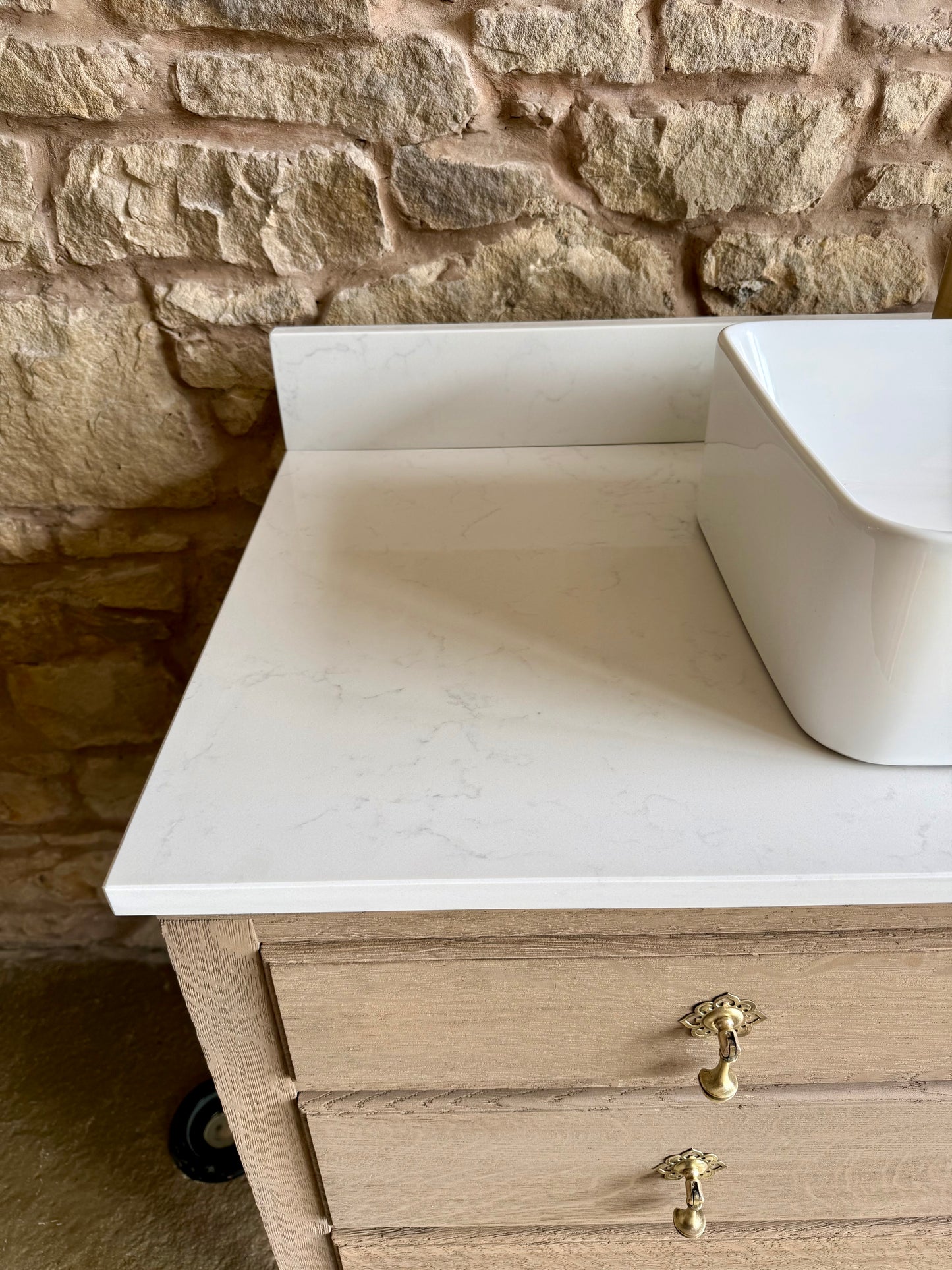 Rustic Oak Vanity Sink Unit, Quartz Top, Upstand and Basin. (105cm)