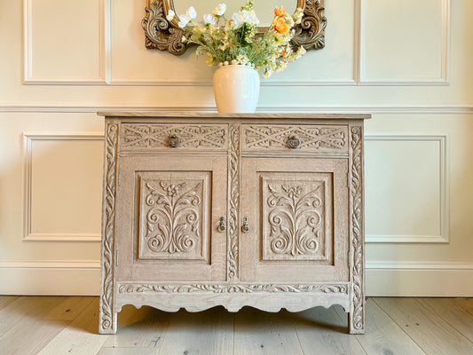 Antique Oak Sideboard with Beautiful Carvings (121 cm)