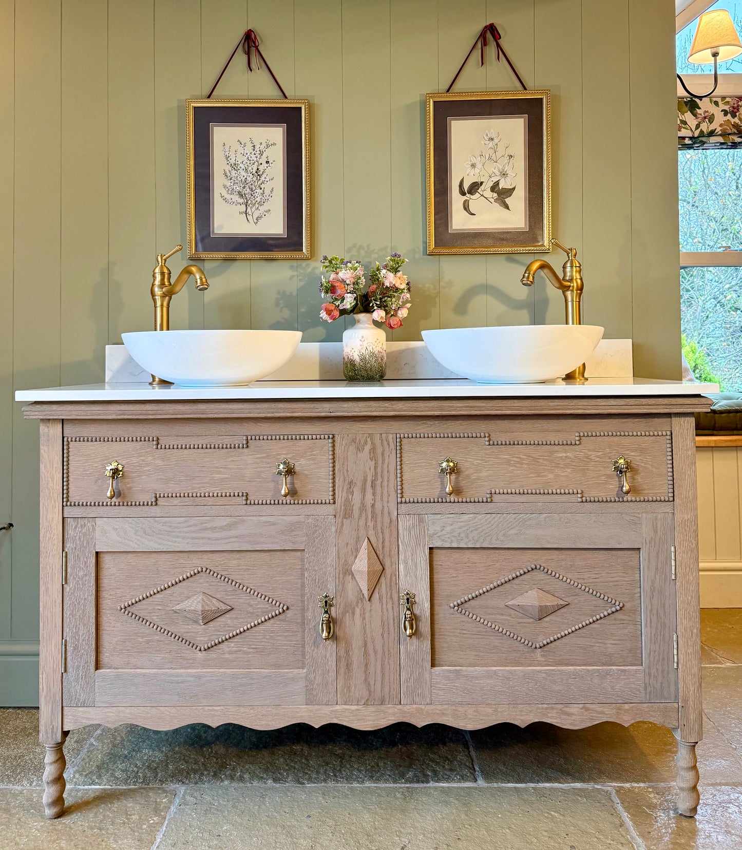Double Vintage Vanity Sink, Quartz top, Upstand and two basins. (139cm wide)