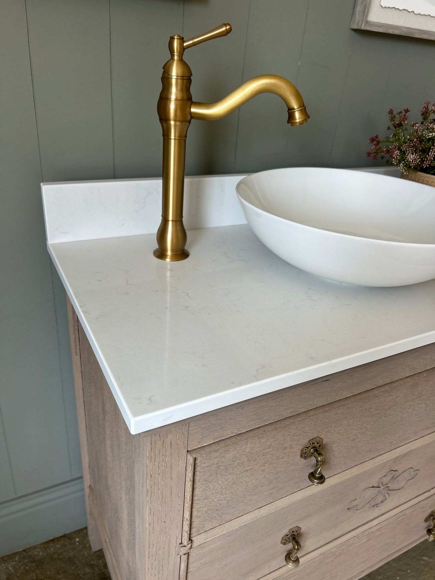 Single Vanity Sink, Quartz Top, Upstand and two basins (94cm wide)