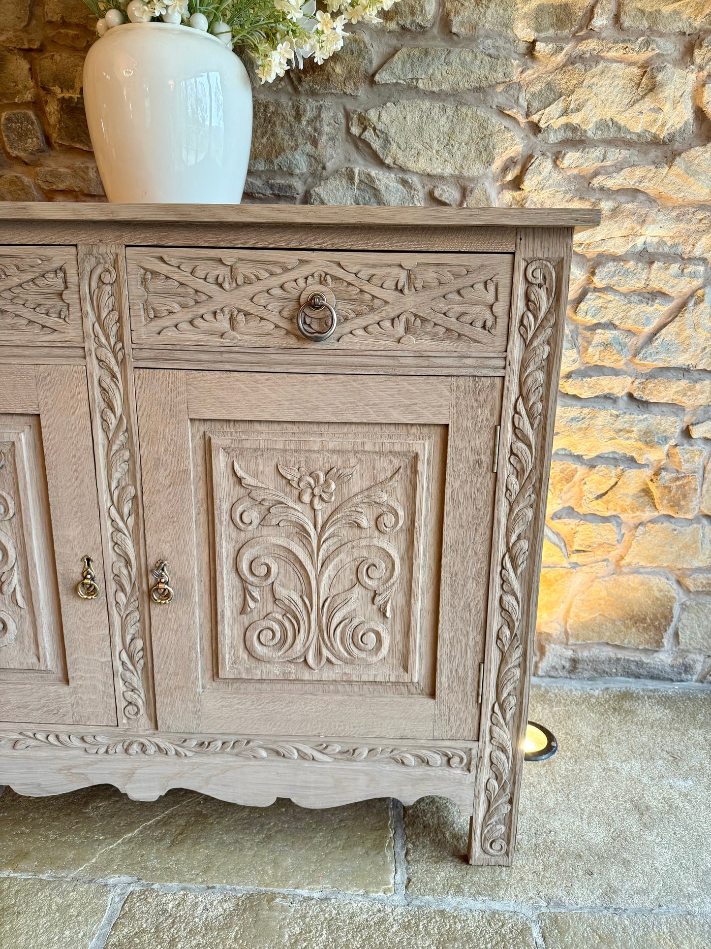 Antique Oak Sideboard with Beautiful Carvings (121 cm)