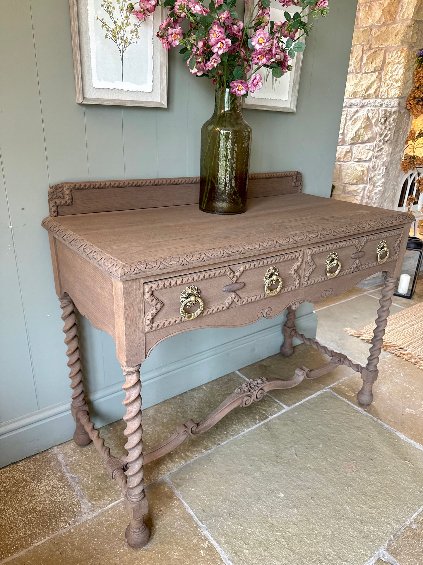 Beautiful Carved Oak Console Table (121cm wide)