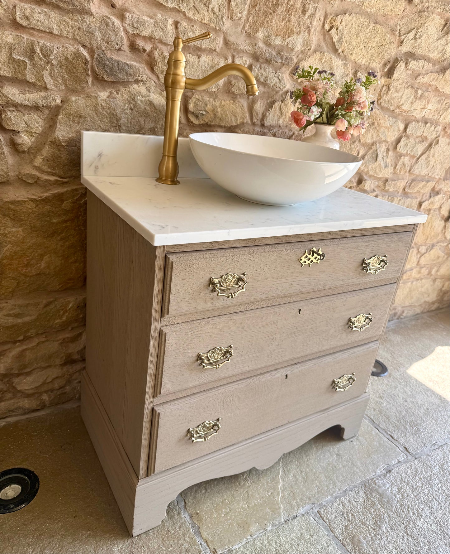 Single Light Oak Vintage Vanity Sink Unit, Quartz Top, Upstand and Basin