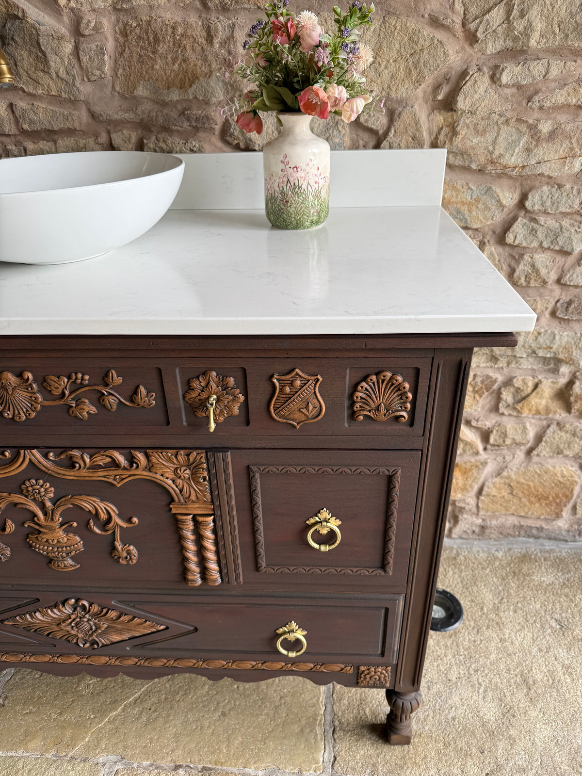 Vintage Vanity Sink Unit, Quartz Top, Upstand and basin. (124cm wide)