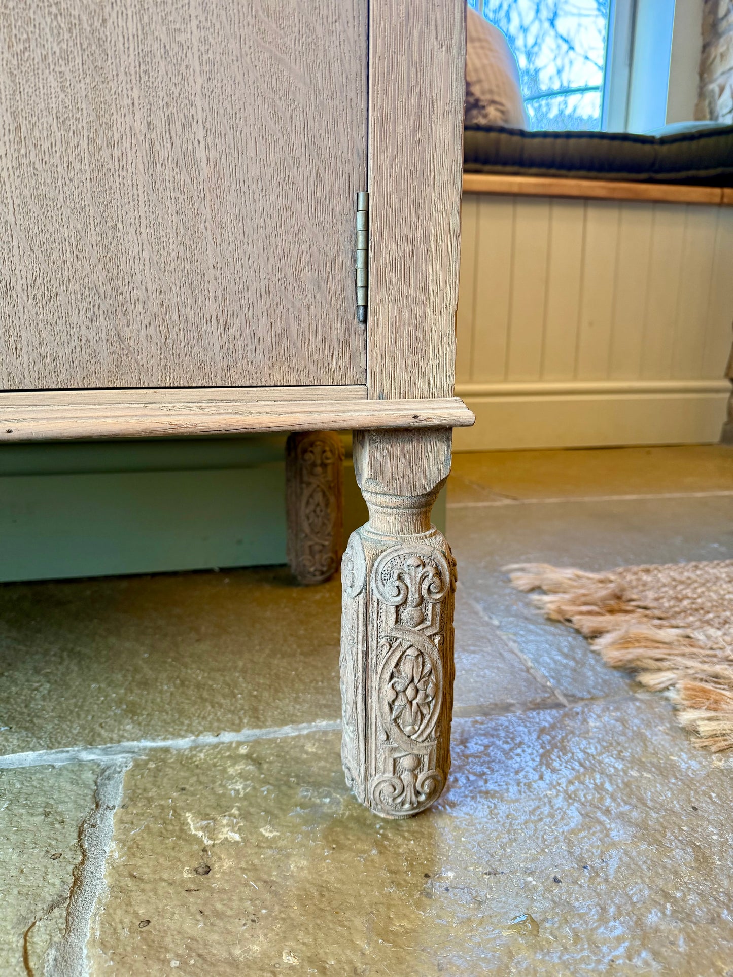 Solid Oak Vintage Double Vanity Sink Unit, Carrara Quartz Top, Upstand and basins (139cm)