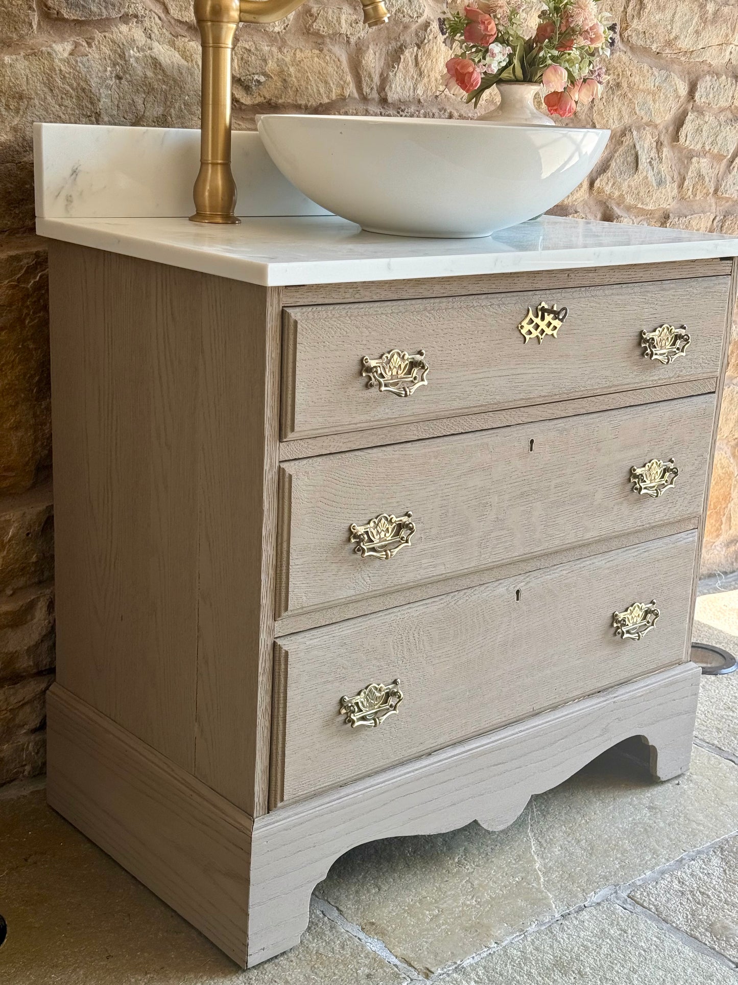 Single Light Oak Vintage Vanity Sink Unit, Quartz Top, Upstand and Basin
