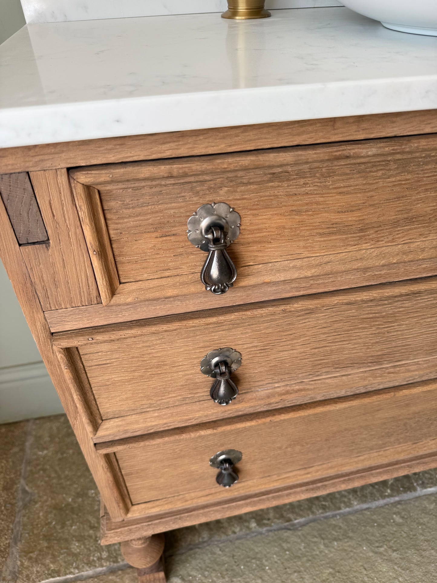 Vintage Oak Vanity Sink, Carrara Quartz top, upstand and Basin (90cm wide)