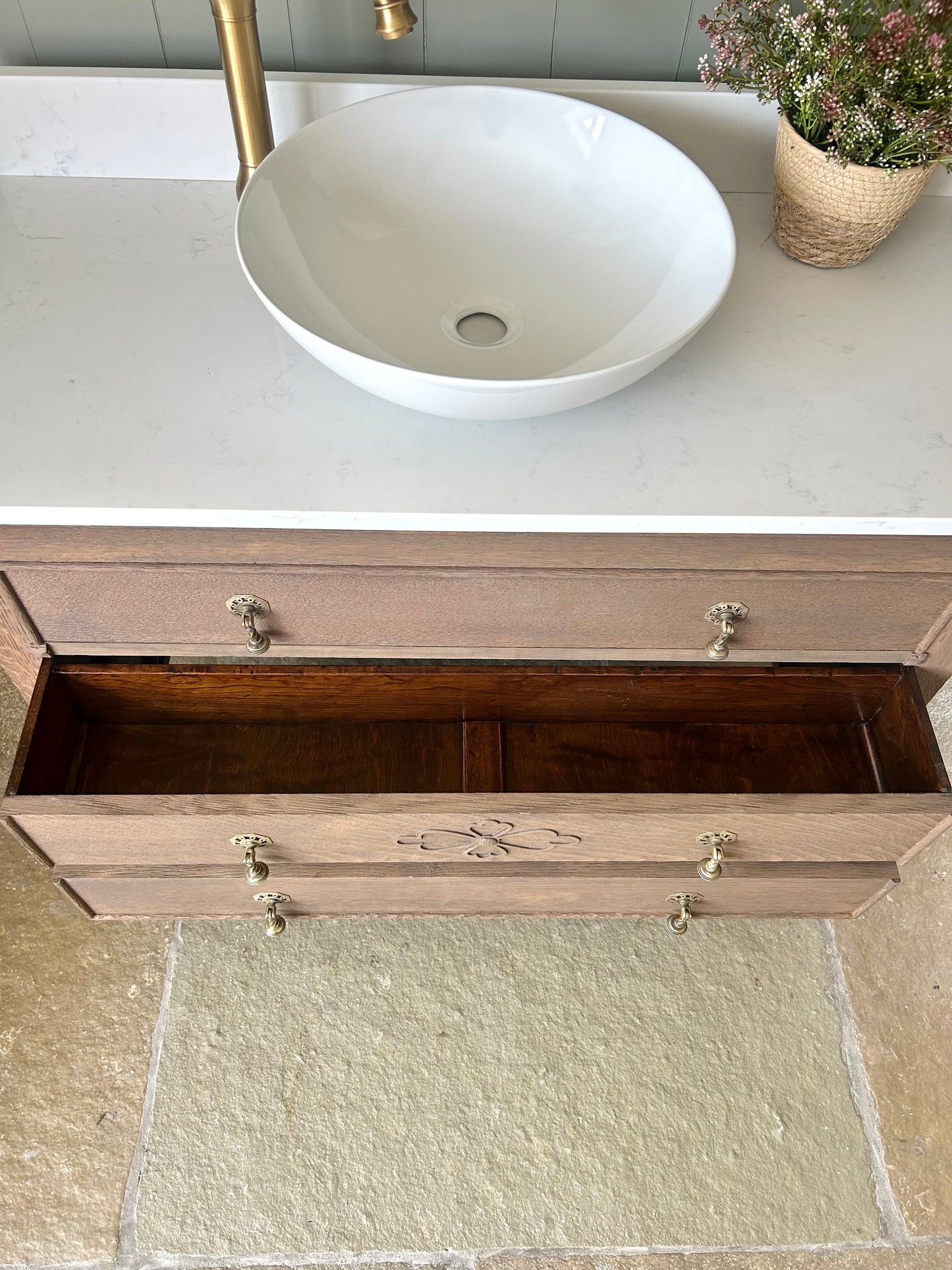 Single Vintage Vanity Sink. Solid Warm Oak, Quartz Top, Upstand and Basin 101cm wide