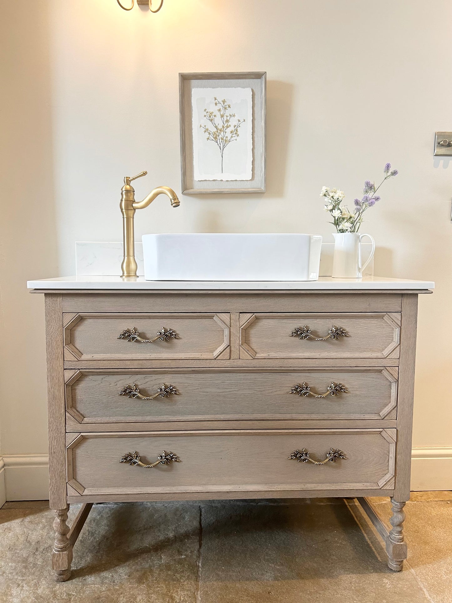 Large Single Vanity Sink Unit with quartz top. 107cm wide