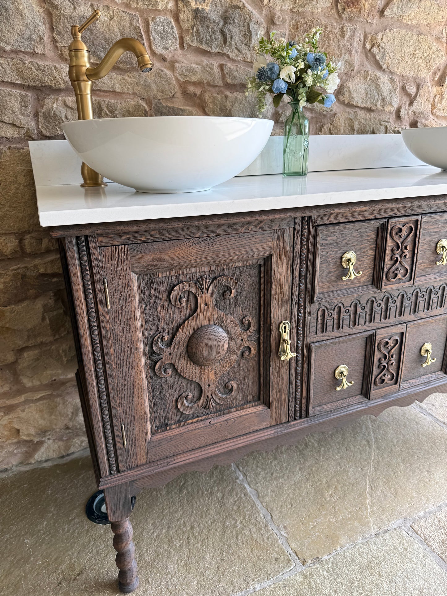 Beautiful Vintage Double Vanity Sink Unit, Quartz Top, Upstand and two basins. (139cm wide)