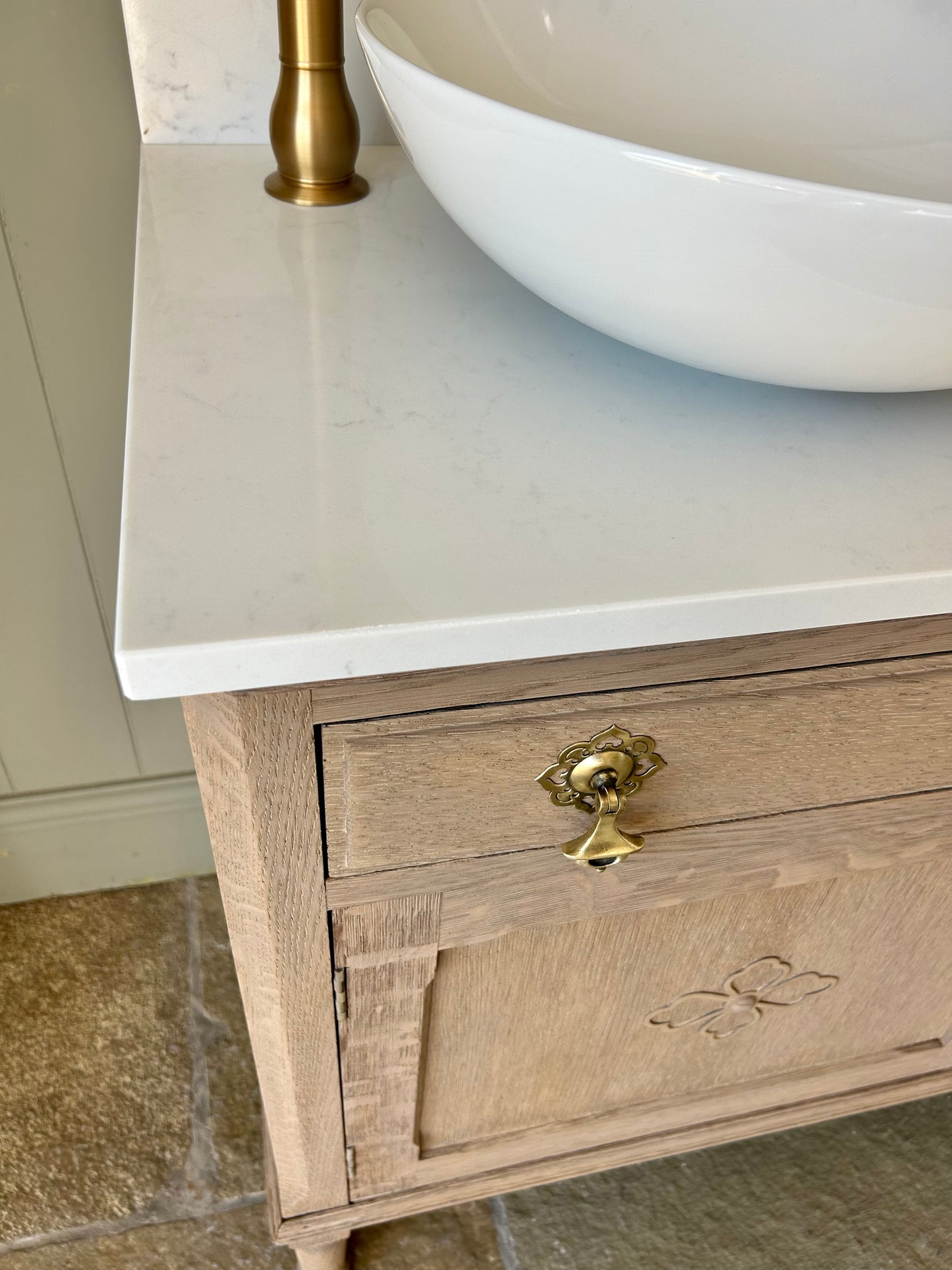 Vintage Double Vanity Sink, Quartz top, Upstand and basins 123cm wide