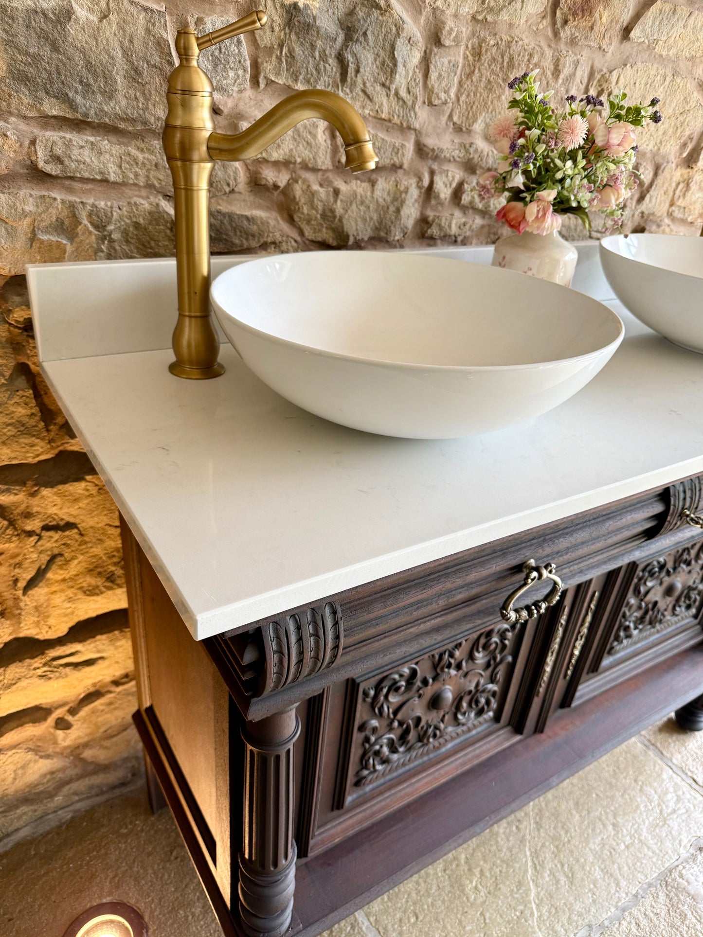 Antique Classic Dark Double Vanity Sink Unit, Quartz Top, Upstand and Two Basins (124cm wide)