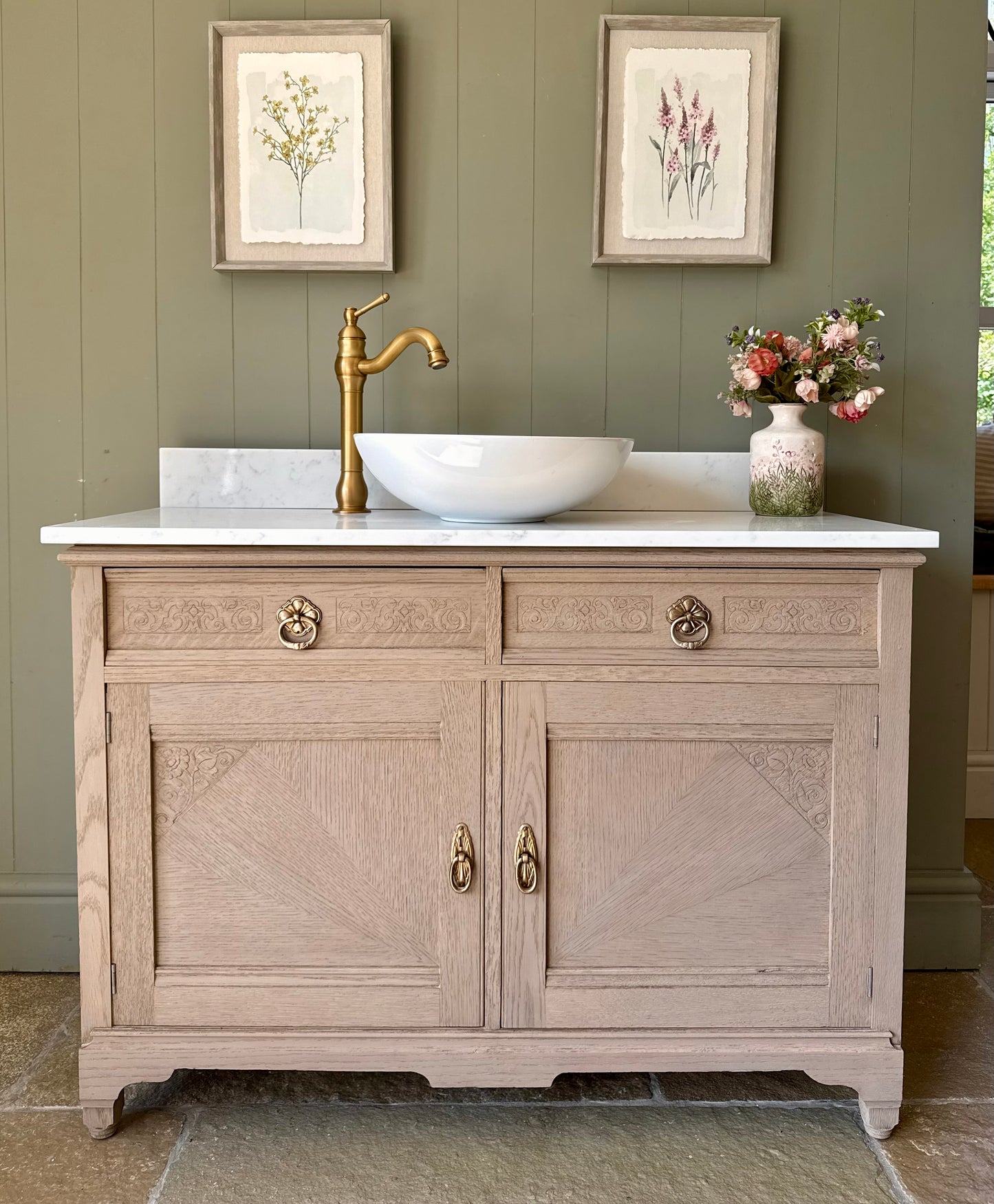 Single Vintage Vanity Sink, Carrara Quartz top, Upstand and basin (111cm wide)
