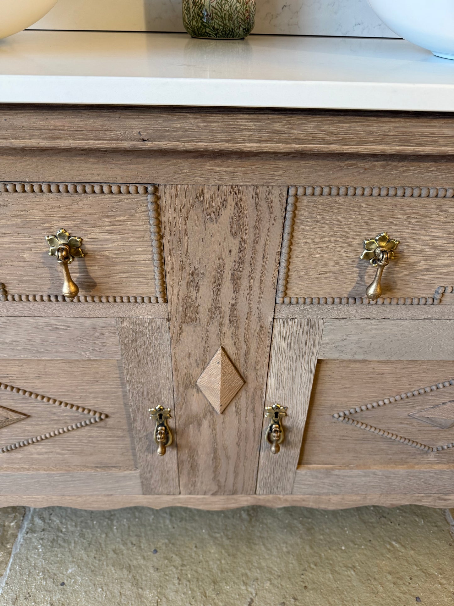 Double Vintage Vanity Sink, Quartz top, Upstand and two basins. (139cm wide)