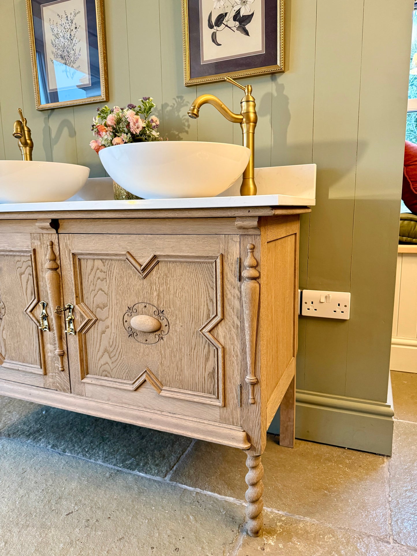 Double Vanity Sink, Quartz top, Upstand and two basins ( 124cm wide)