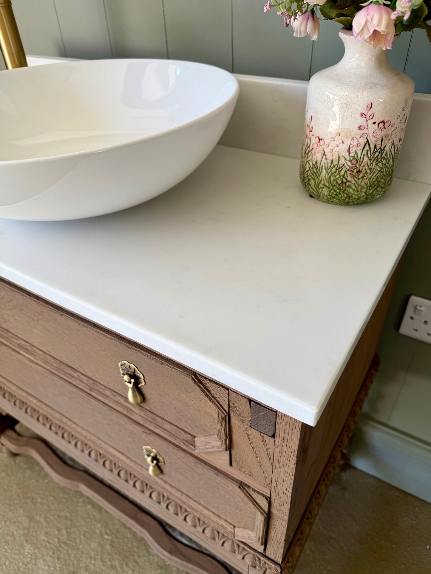 Small Vintage Vanity Sink, Quartz top, Upstand and Basin. (77cm wide)