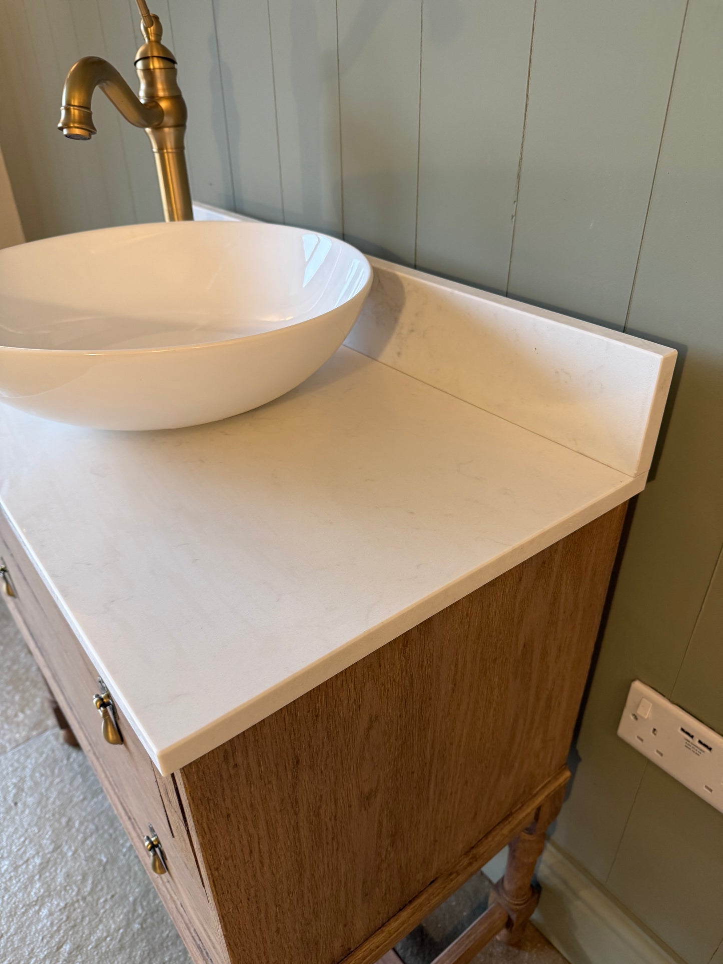 Single Vintage Vanity Unit, Quartz top, Upstand and basin (78cm wide)