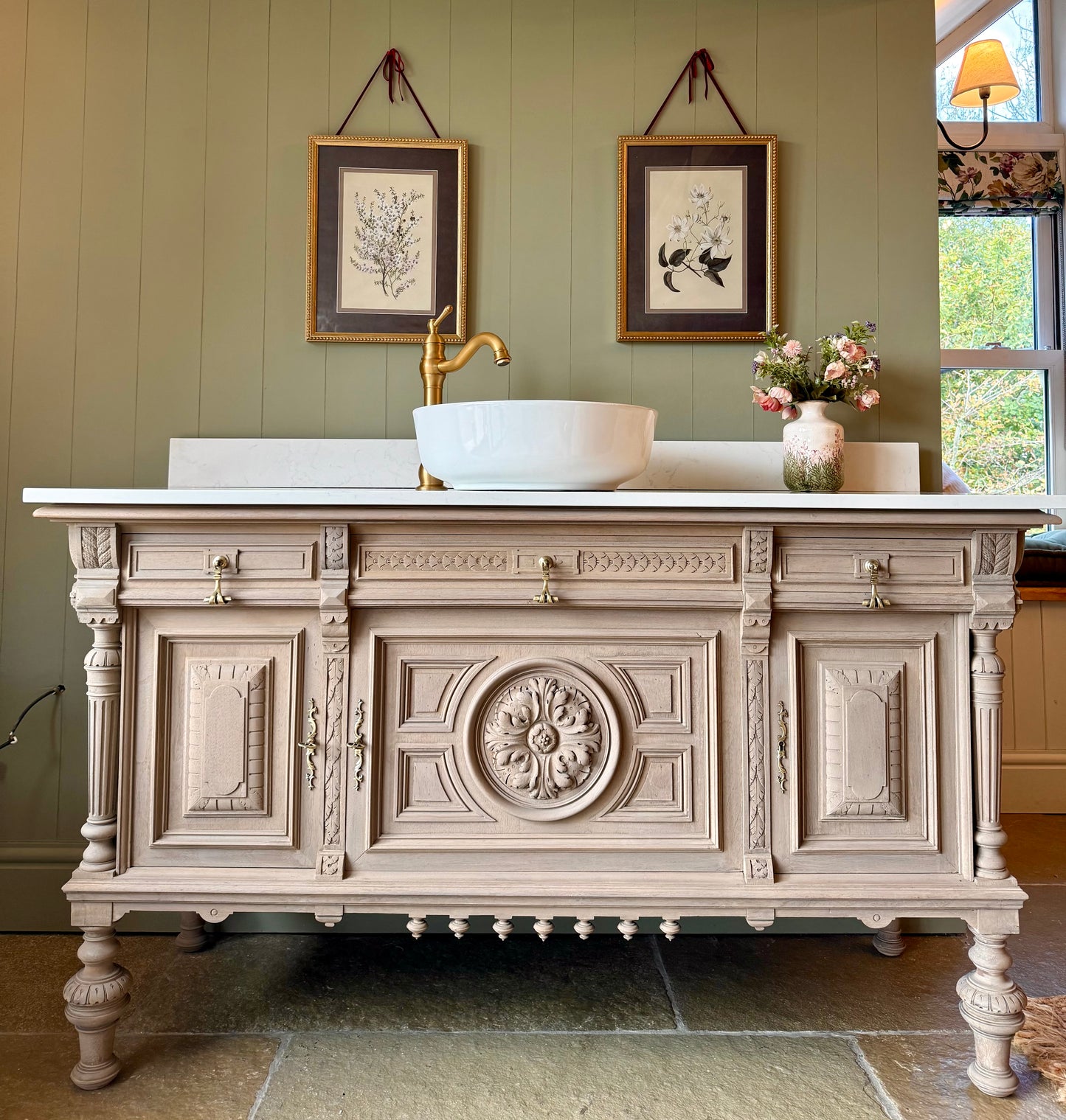 Beautiful Double/single Vanity Sink, antique Solid Oak, Carrara Quartz top, Upstand and basins (152cm)