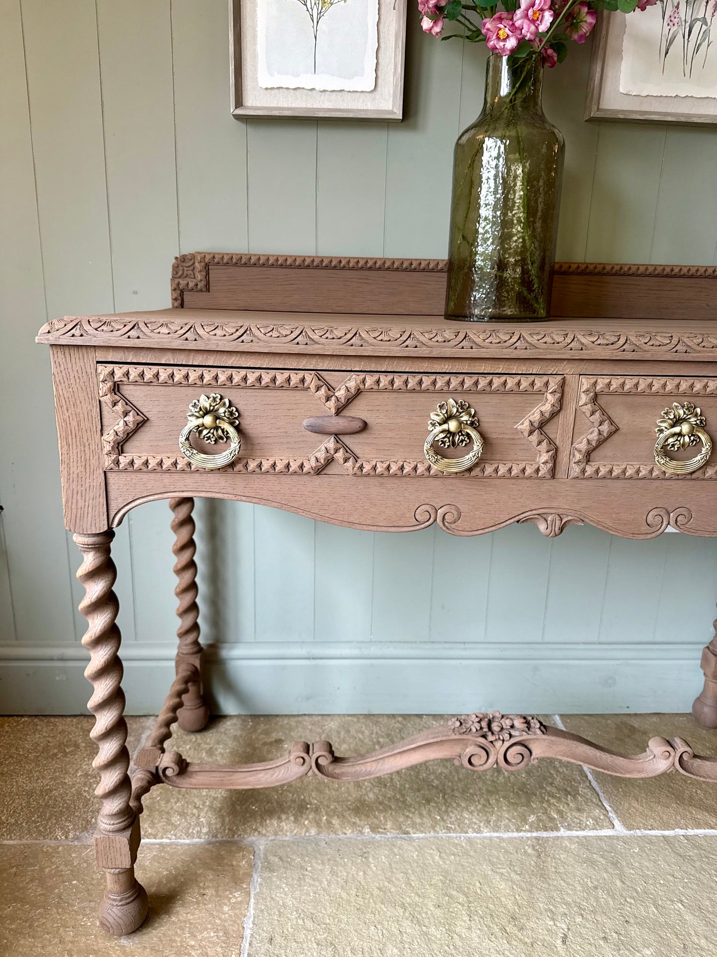 Beautiful Carved Oak Console Table (121cm wide)