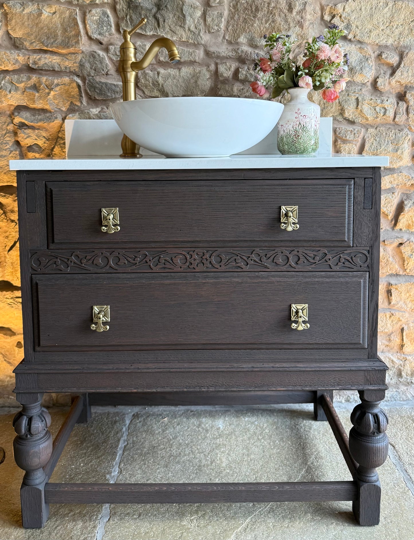 Small Vintage vanity Sink, Quartz top, Upstand and basin. (75.5cm wide)